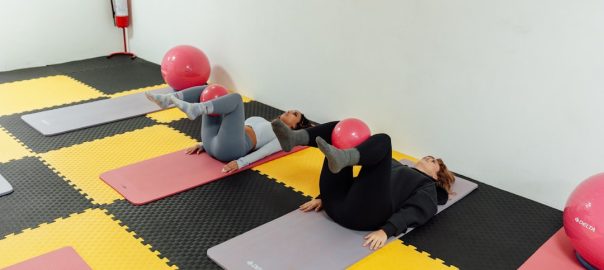 マットピラティスとリフォーマーの違いは？姿勢改善したい初心者のための後悔しない選び方