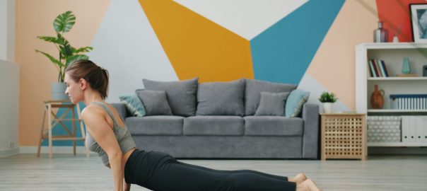 【ぽっこりお腹は卒業】スウェイバック改善エクササイズ｜自宅で始める姿勢矯正プログラム